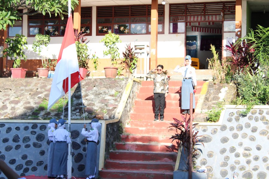 Sosialisasi Pendidikan Pemilih melalui Upacara Bendera di UPT SMA Negeri 3 Kota Parepare